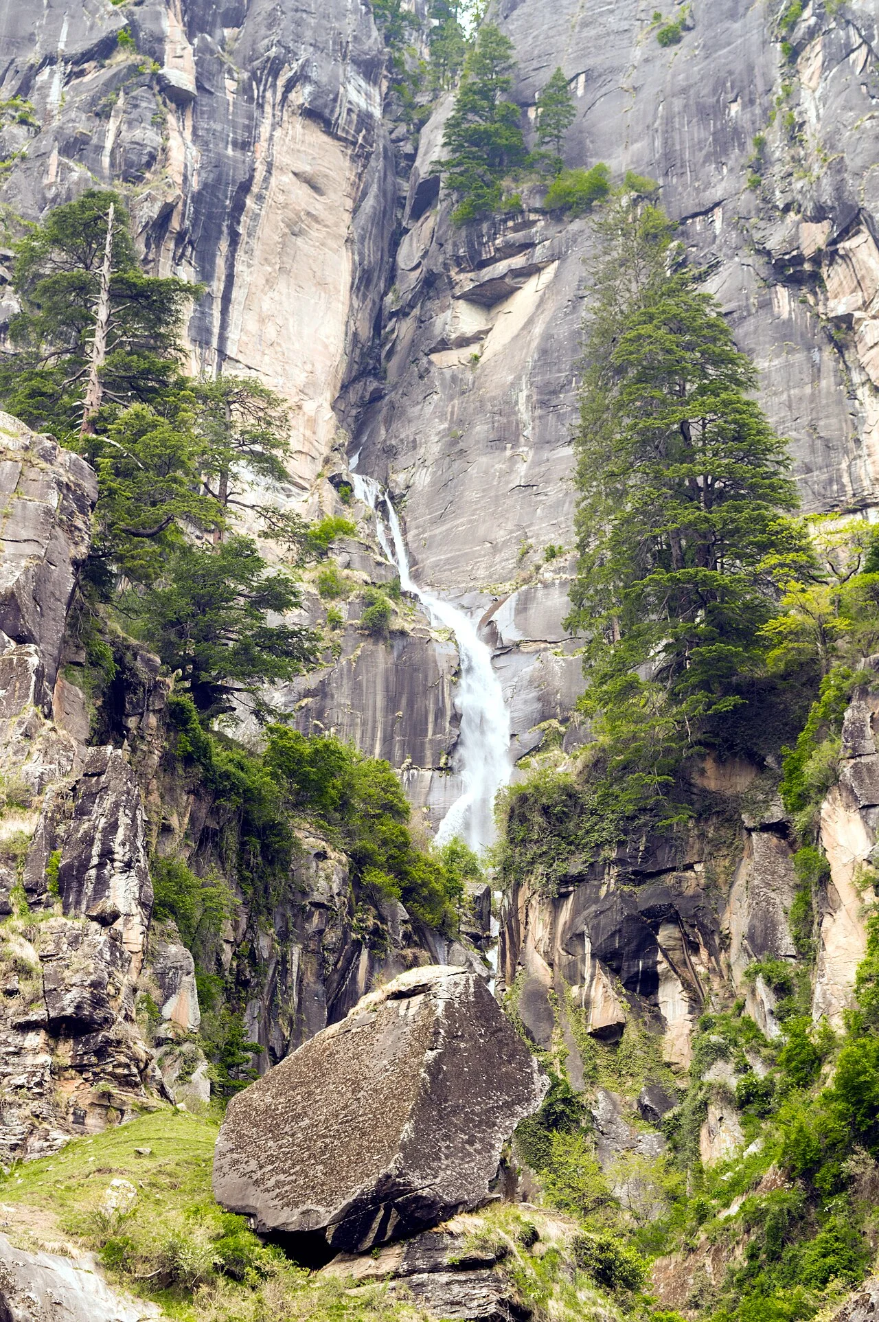 Cascading waters of Jogini waterfall above Vashisht village